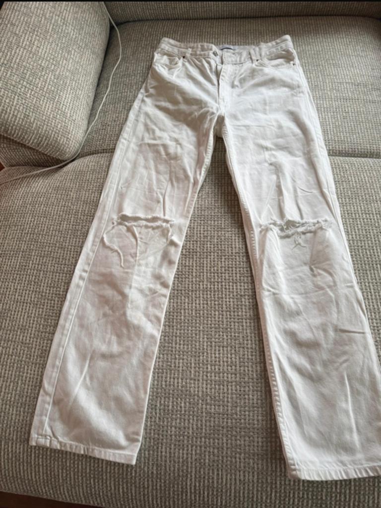Bershka denim 42, Ophalen of Verzenden, Zo goed als nieuw, Wit, W33 - W36 (confectie 42/44)