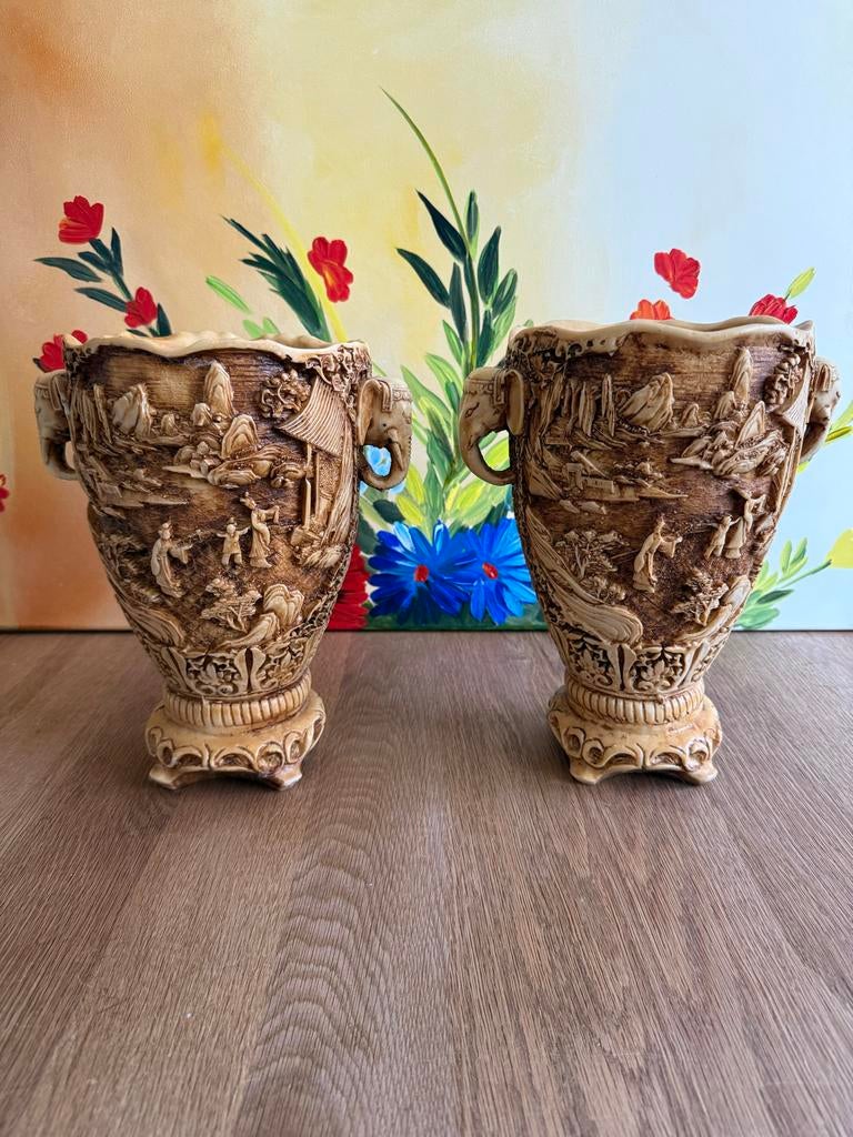 Decoratieve vazen met en Aziatische taferelen Pr.per stuk, Ophalen of Verzenden