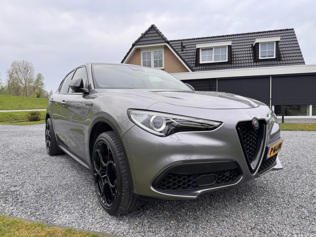 Alfa Romeo Stelvio 2.0 280pk AT AWD Q4 21 inch, Automaat, 1995 cc, Zwart, 4 cilinders