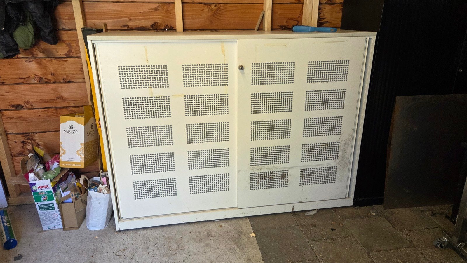 Metalen kast met schuifdeuren, Huis en Inrichting, Kasten | Roldeurkasten en Archiefkasten, Ophalen, 25 tot 50 cm