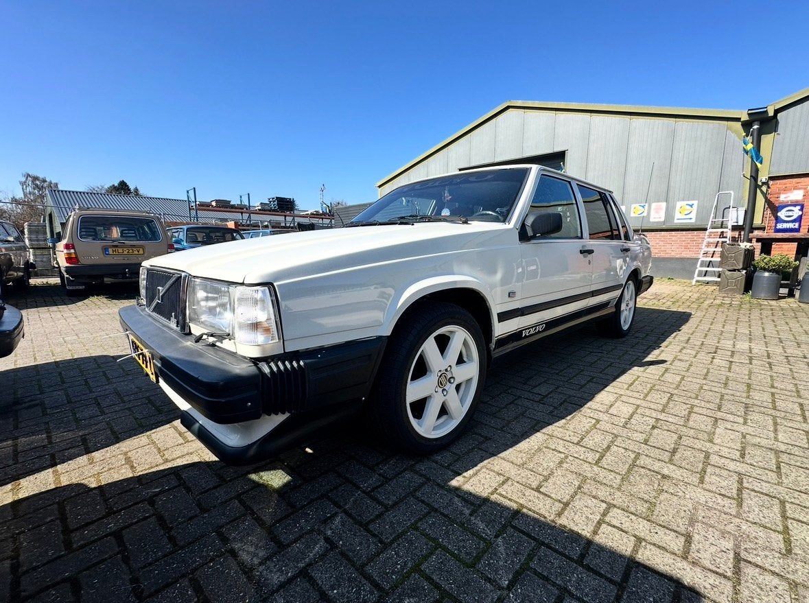 Volvo 740 1987 2.0 Oldtimer, Auto's, 4 cilinders, 116 pk, Wit, Handgeschakeld