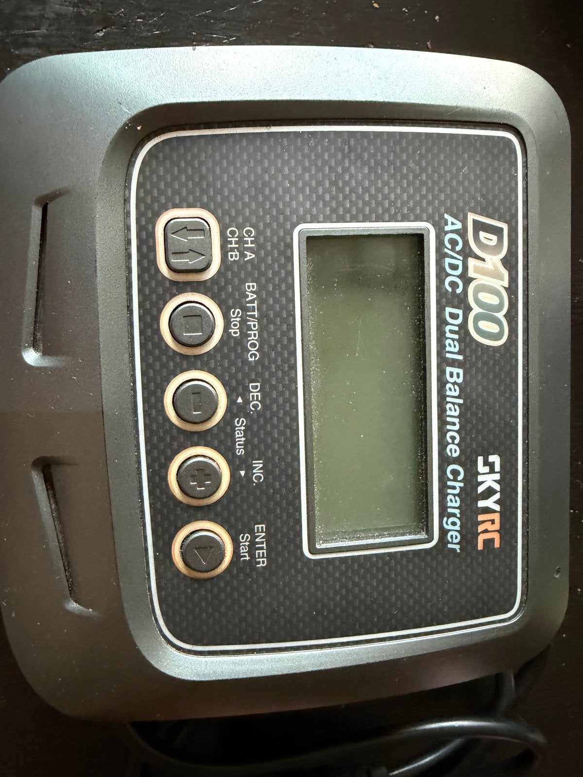 SkyRC D100 top lader nu 45,00 inkl post, Hobby en Vrije tijd, Modelbouw | Radiografisch | Auto's, B, Ophalen of Verzenden, C, Onderdeel