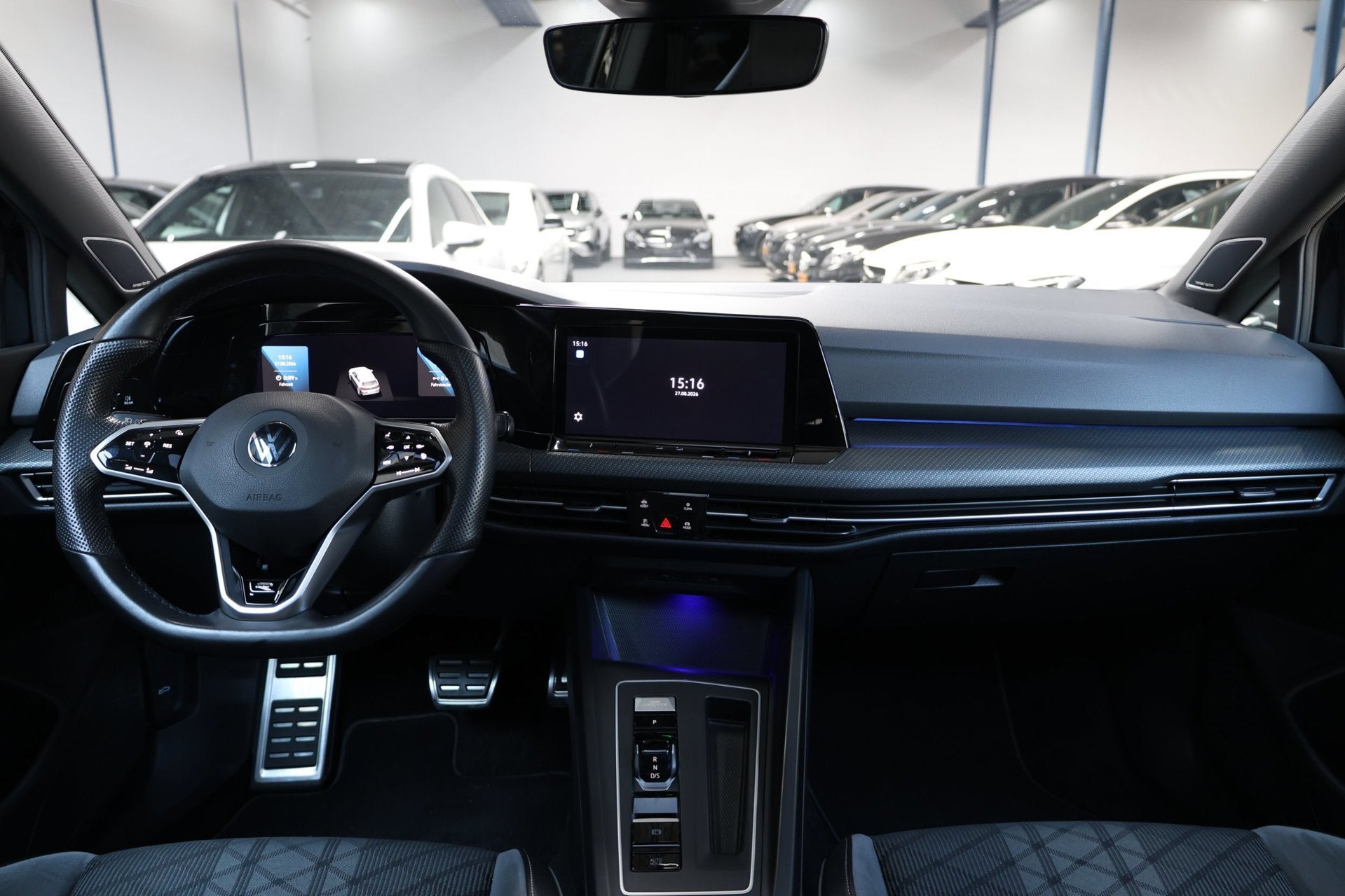 Volkswagen Golf 1.5 eTSI R-Line IQ+LED/VIRTUAL/SFEER/ALCANTA, Auto's, Dealer onderhouden, 4 cilinders, 150 pk, Alcantara