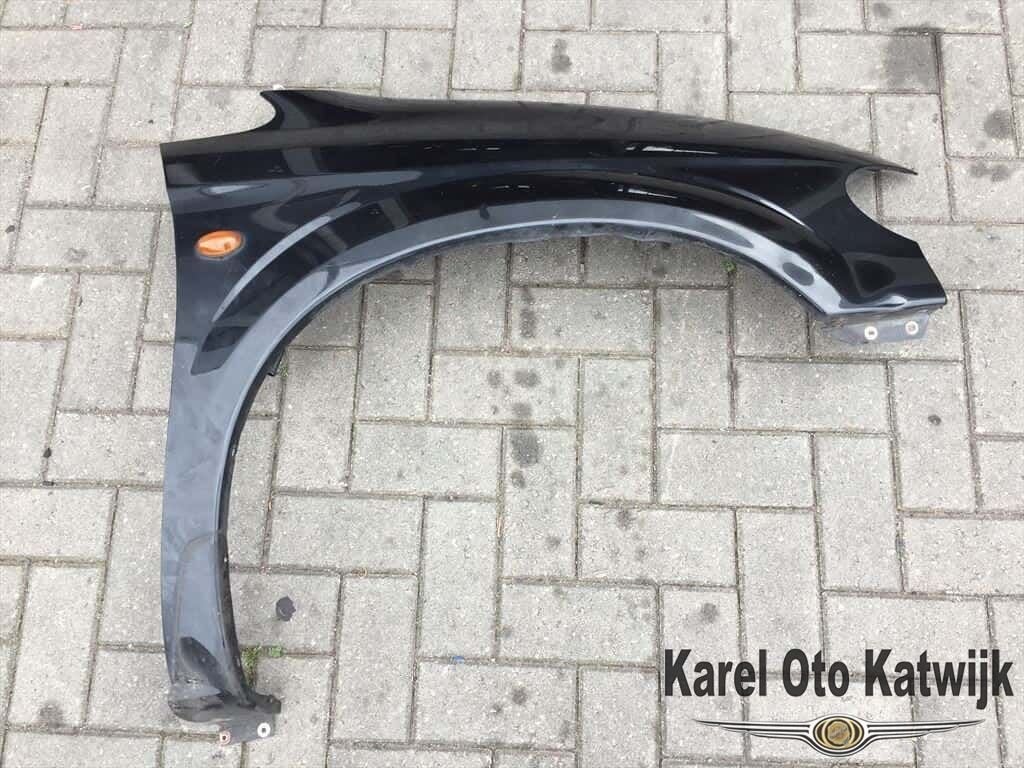 Voorscherm rechts Chrysler Grand / Voyager 2001-2008, Gebruikt, -, Ophalen of Verzenden, Spatbord