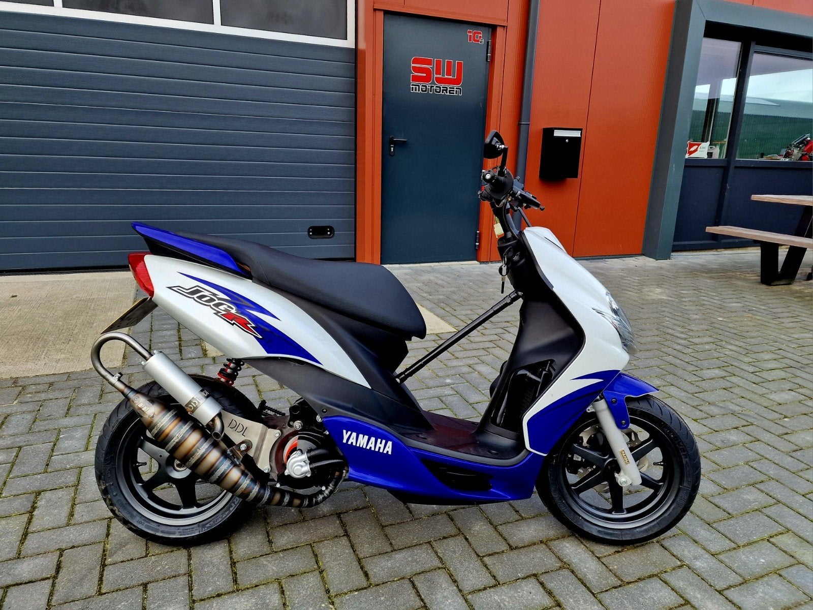 YAMAHA JOG 70CC MHR CUSTOM MET MOTORKENTEKEN. UNIEK, Fietsen en Brommers, Scooters | Yamaha, JogR of RR, ., 70 cc, Nieuw