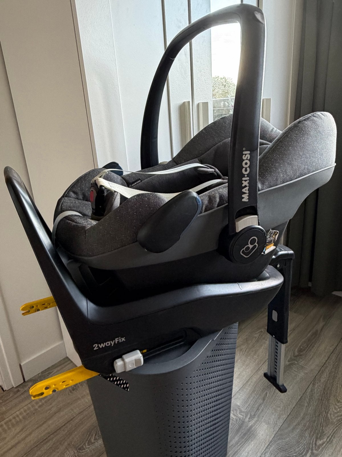 Maxi-Cosi 2wayFix base met Pebble Plus autostoel en spiegel, Ophalen, Gebruikt, Isofix, 0 t/m 13 kg