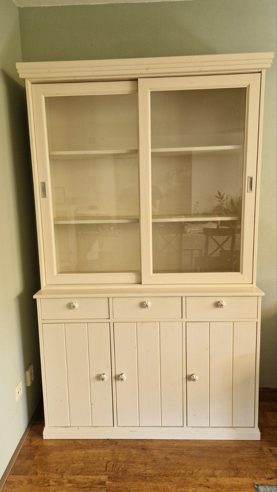 WOOOD Witte vitrinekast met glazen schuifdeuren., Ophalen, Gebruikt, Glas, 150 tot 200 cm