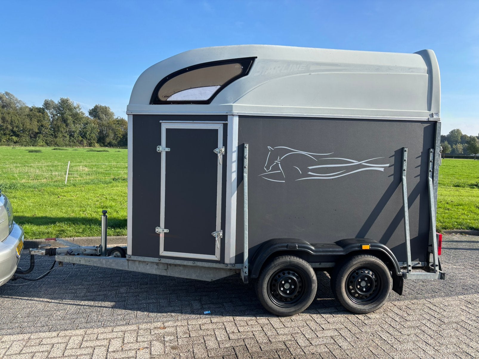 Zeer mooie Atec 1,5 paards trailer! Kunststof bodem!, Ophalen, Gebruikt, Hout, 1½-paards trailer