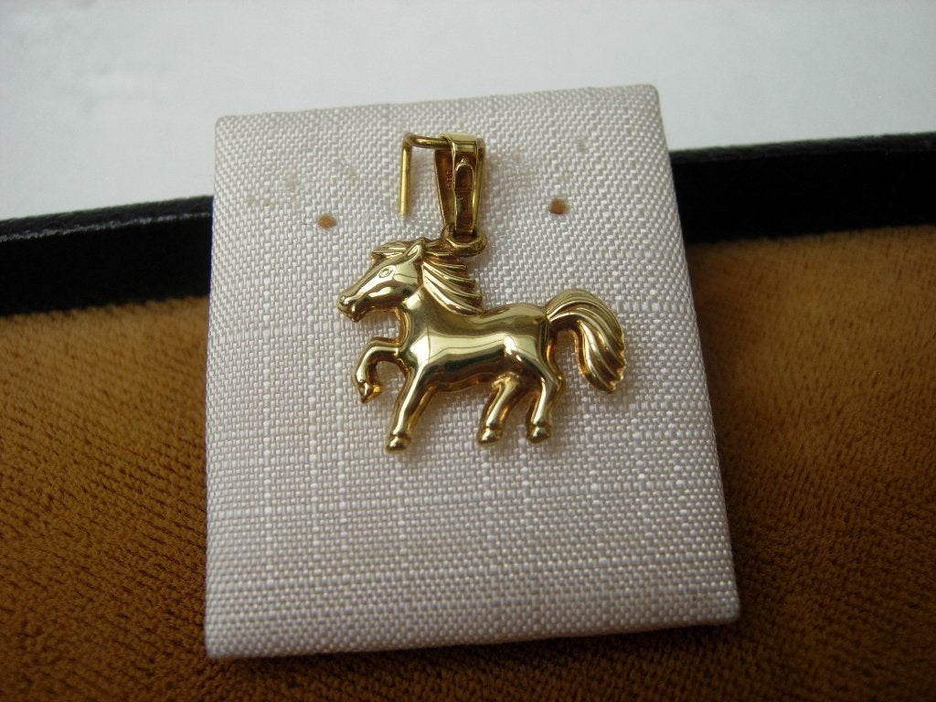 GOUDEN  HANGER VAN EEN PAARDJE., Sieraden, Tassen en Uiterlijk, Verzenden, Goud, Hanger