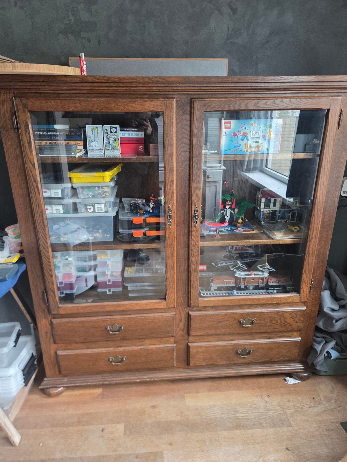 Vitrine kast te koop, Ophalen, 100 tot 150 cm, 100 tot 150 cm, Zo goed als nieuw
