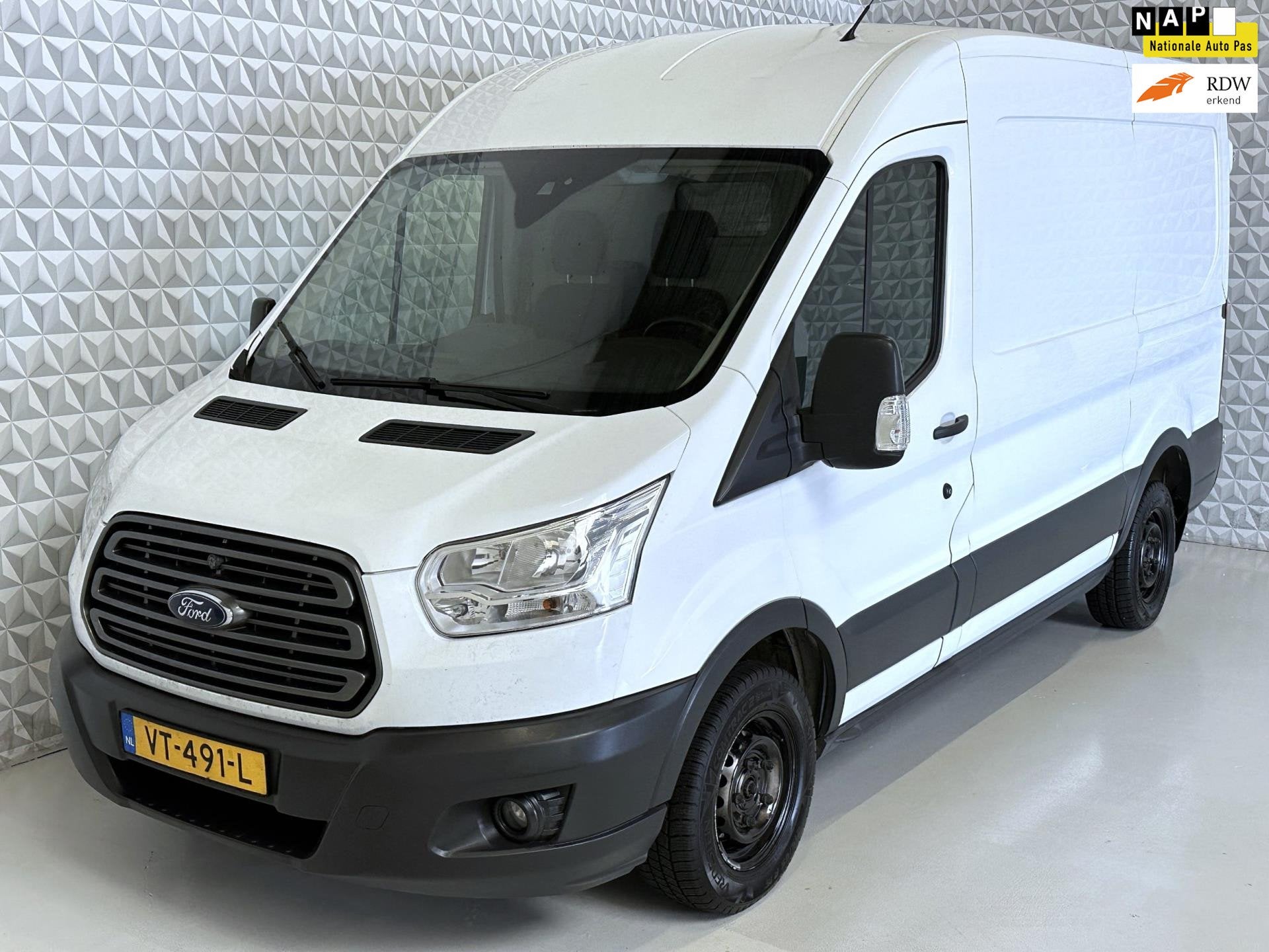 Ford Transit 310 2.2 TDCI L2H2 Airco + Parkeersensoren + Cru, Voorwielaandrijving, Gebruikt, Zwart, 4 cilinders