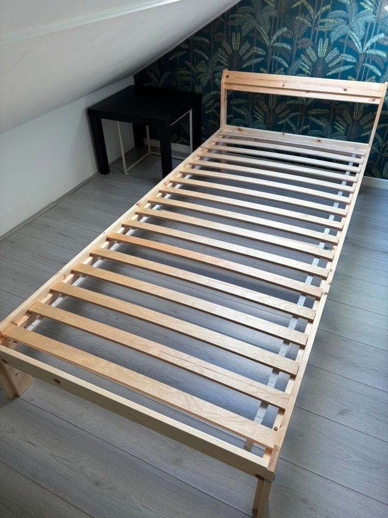 Eenpersoonsbed 90x200 IKEA NEIDEN (incl. lattenbodem&matras), Ophalen, Massief grenen, 90 cm, Eenpersoons