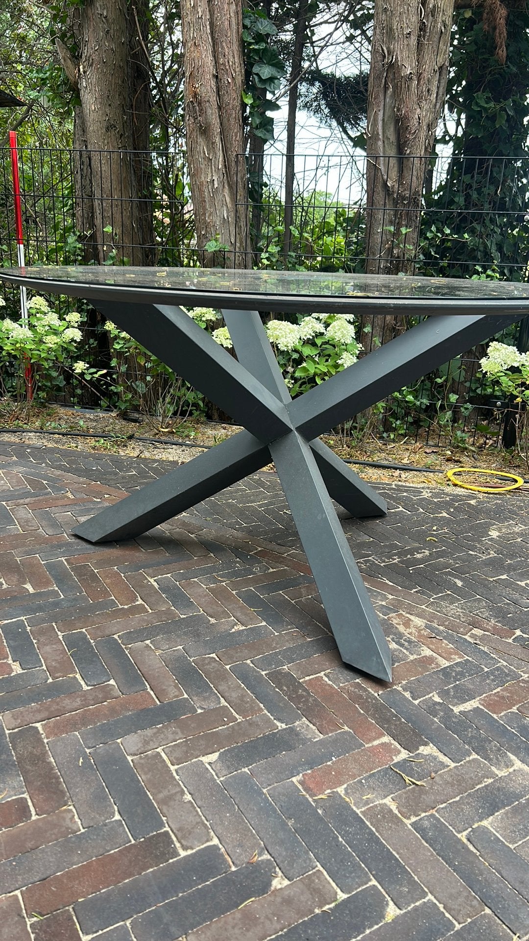 Bellagio tuintafel glazen blad rond en metalen frame 130 cm, Tuin en Terras, Tuintafels, Ophalen, Gebruikt, Rond, Metaal