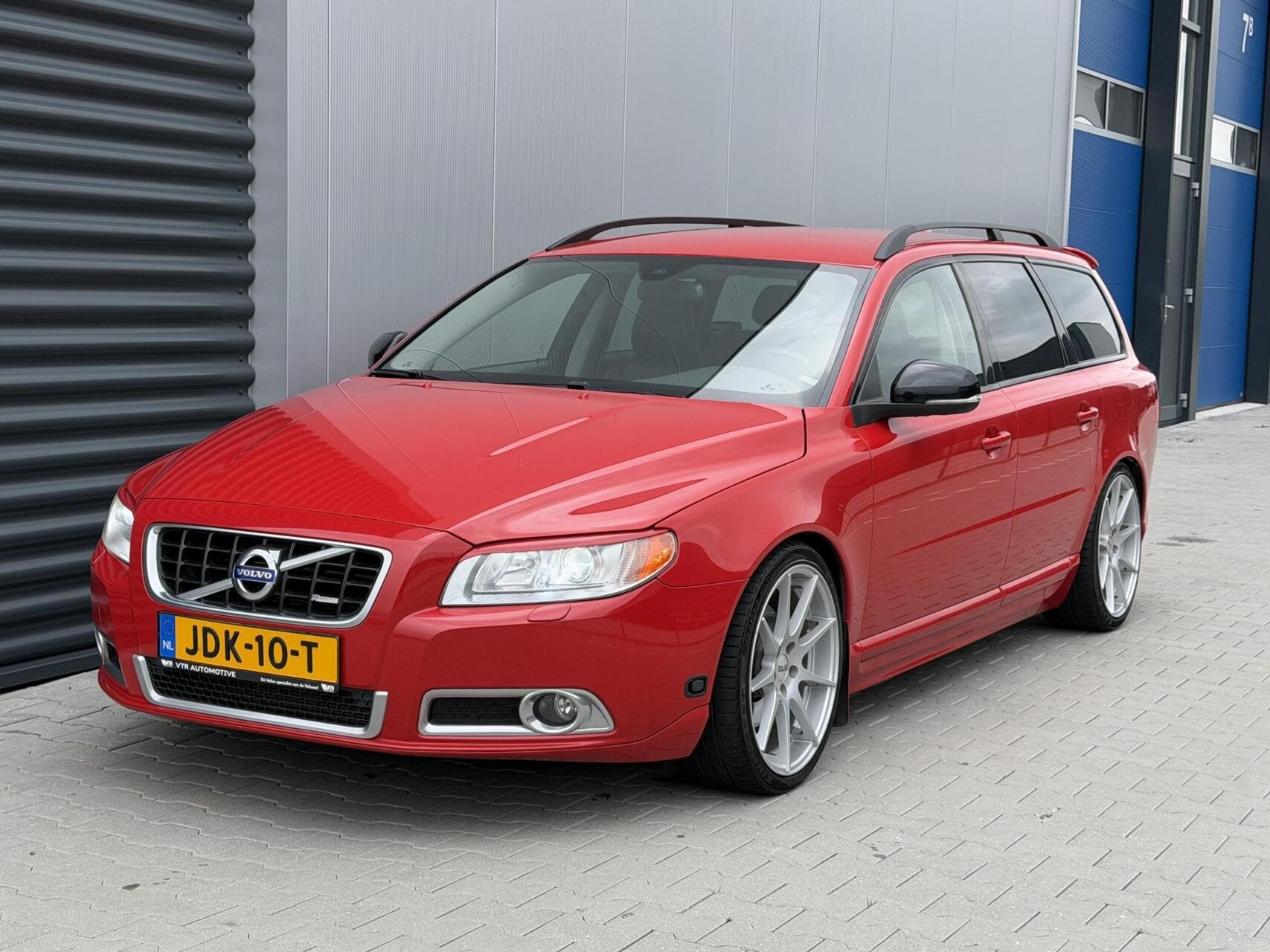 Volvo V70 2.5T R-Design - Automaat - Navi - Xenon - Leder, 2521 cc, Parkeersensor, Euro 4, Geïmporteerd