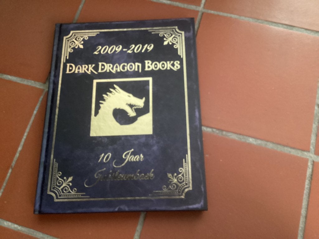10 jaar jubileum Dark Dragon Books 2009-2019+Strijders 2017, Meerdere stripboeken, Ophalen of Verzenden, Zo goed als nieuw