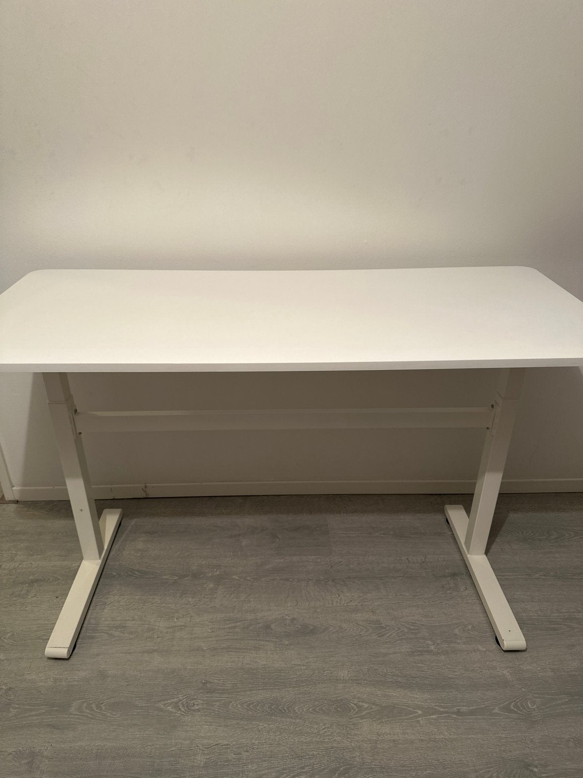 Wit in hoogte verstelbaar bureau - Zit-sta bureau, Ophalen, Zit-sta bureau, Gebruikt, Spaanplaat of MDF