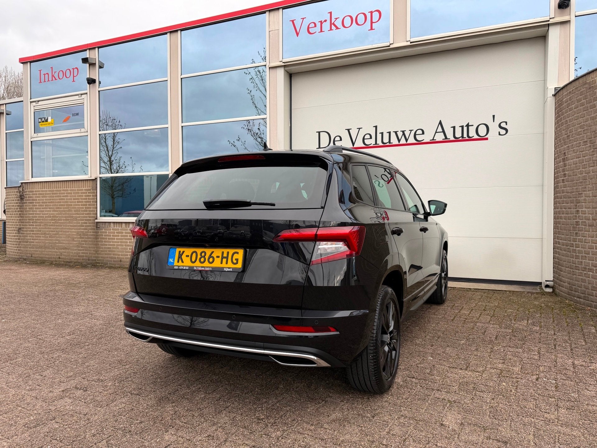Skoda Karoq 1.5 TSI ACT Sportline Business|PANO|LED|ACC|, Auto's, Skoda, Stof, 4 cilinders, 150 pk, Zwart