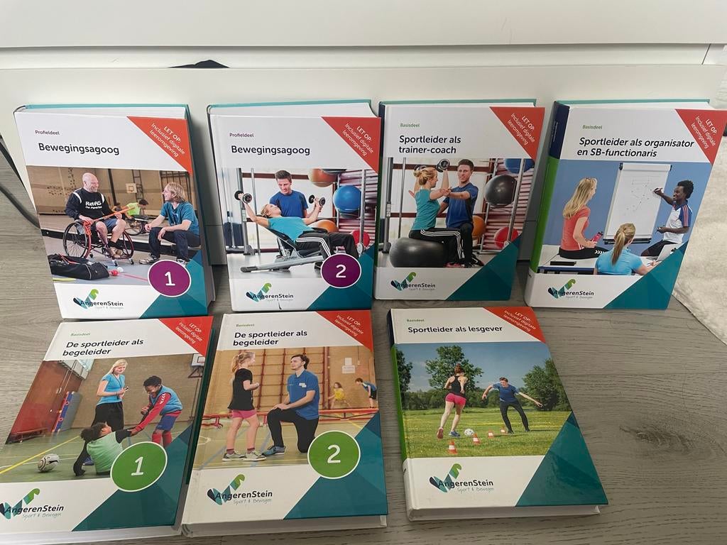 Curio Sport en Bewegen: Boeken en Kleding (MBO), Ophalen of Verzenden, Zo goed als nieuw, MBO