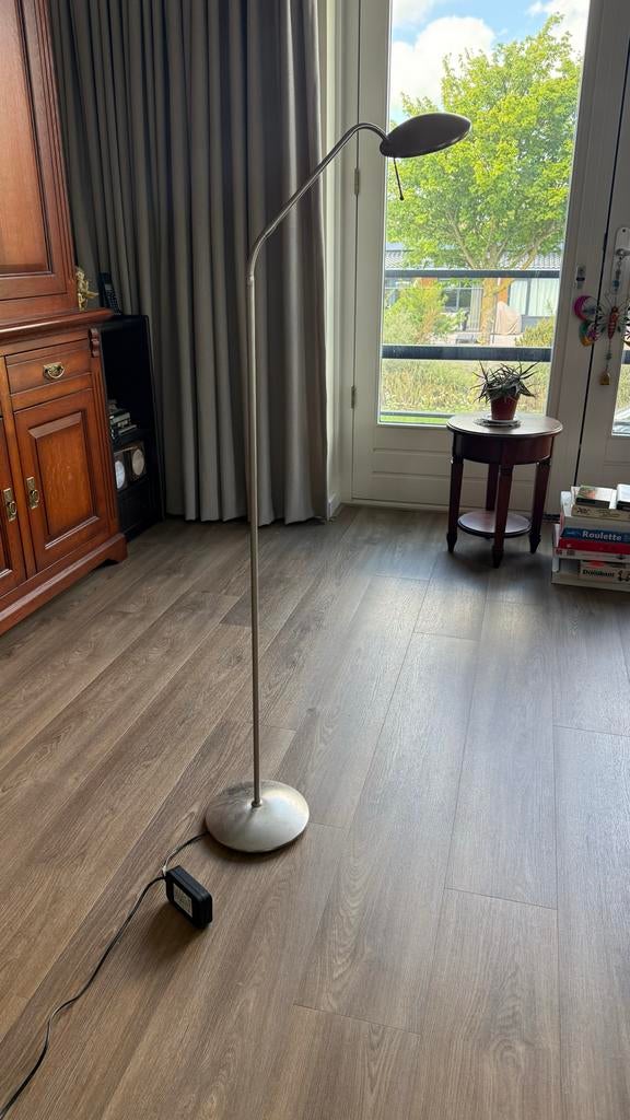 Moderne staande leeslamp, Huis en Inrichting, Lampen | Vloerlampen, Ophalen, Gebruikt, Metaal, 150 tot 200 cm
