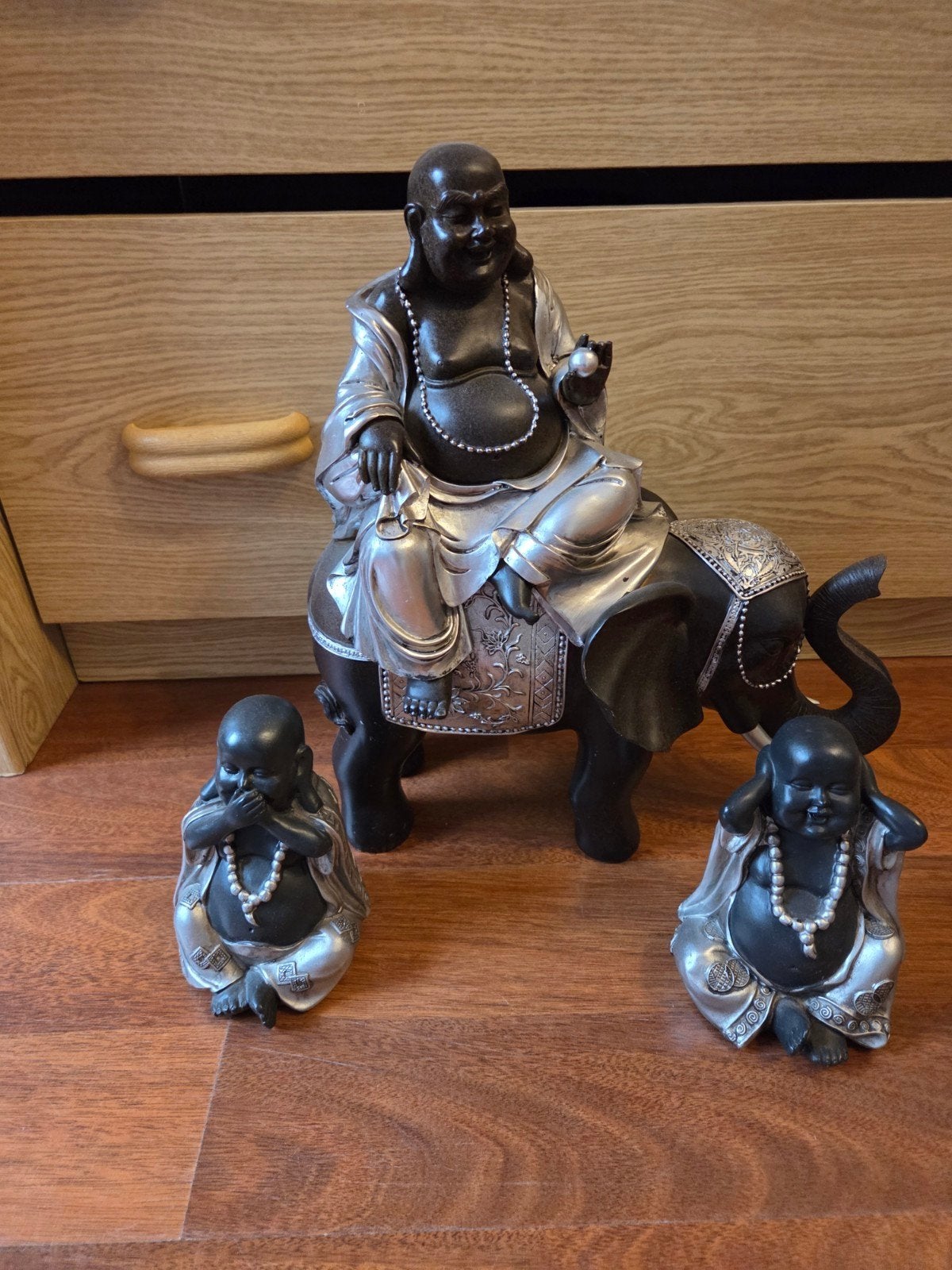 Boeddha beeld op olifant met 2 kleine boeddha's, Ophalen of Verzenden, Zo goed als nieuw, Meerkleurig, Set
