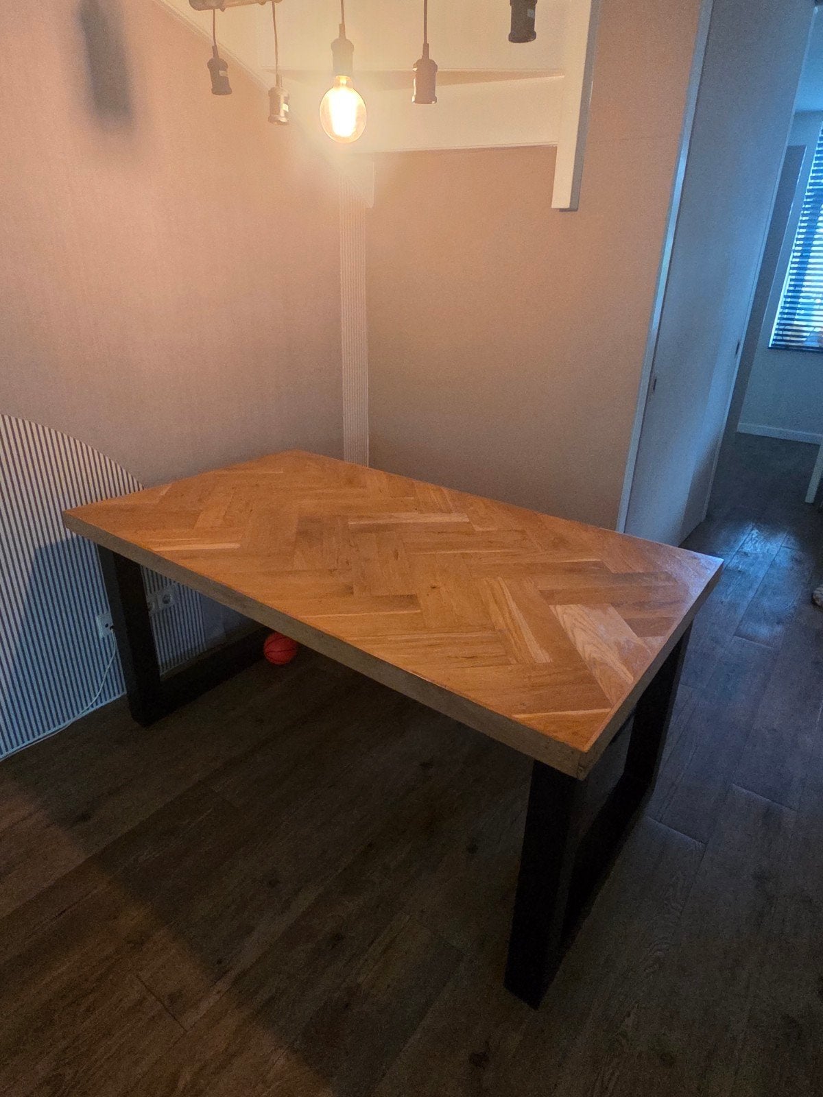 Handgemaakte houten tafel met visgraatpatroon, Ophalen, Gebruikt, Handgemaakt, Visgraat, 50 tot 100 cm