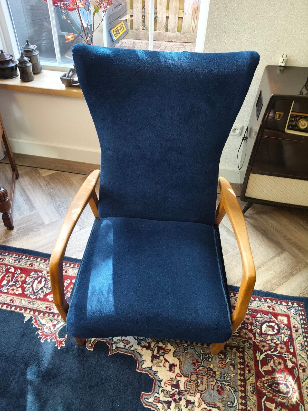 Vintage Fauteuil Blauw met Houten Armleuningen, Antiek en Kunst, Ophalen of Verzenden