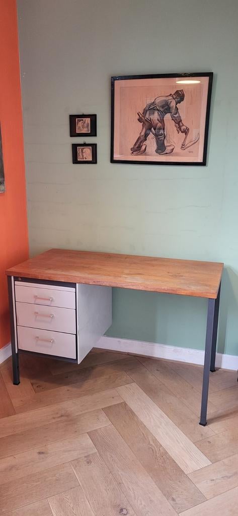 Vintage Gispen bureau - Zeer degelijk en zwaar, Gebruikt, Hout, Ophalen of Verzenden, Gispen