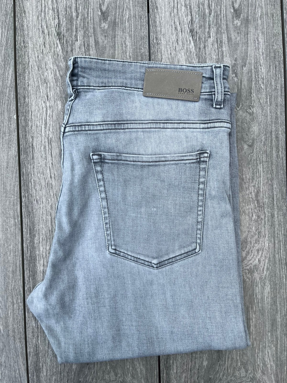 Hugo Boss spijkerbroek, Kleding | Heren, Spijkerbroeken en Jeans, Ophalen of Verzenden, Zo goed als nieuw, Grijs, Overige jeansmaten