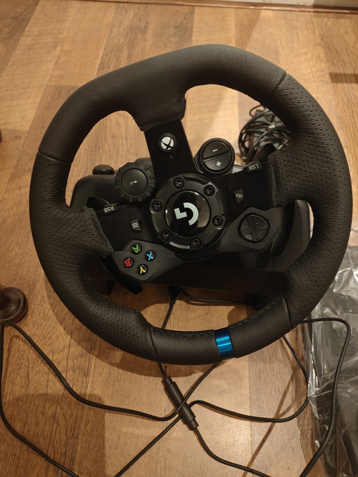 Foto 4 van Logitech G923 Trueforce racestuur en pedalen voor PC|Xbox