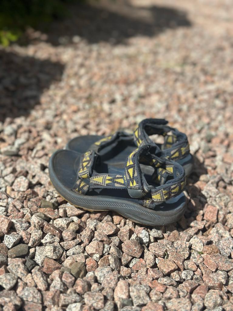 Teva sandalen maat 28 - maar valt meer als maat 30, Ophalen, Gebruikt, Jongen of Meisje, Overige typen