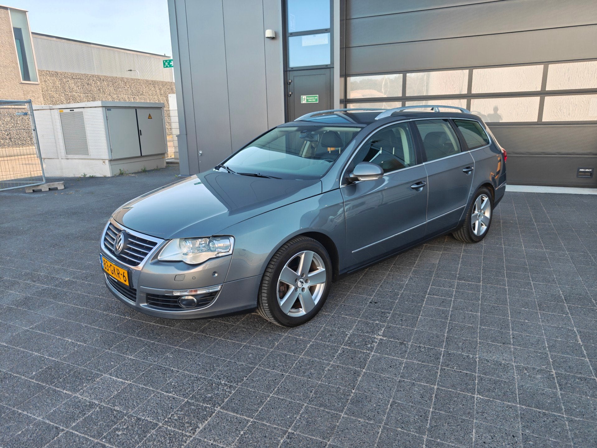 Volkswagen Passat Variant 3.2 V6 Highline 4MAuto is met nieu, Auto's, Automaat, Gebruikt, Vierwielaandrijving, Zilver of Grijs