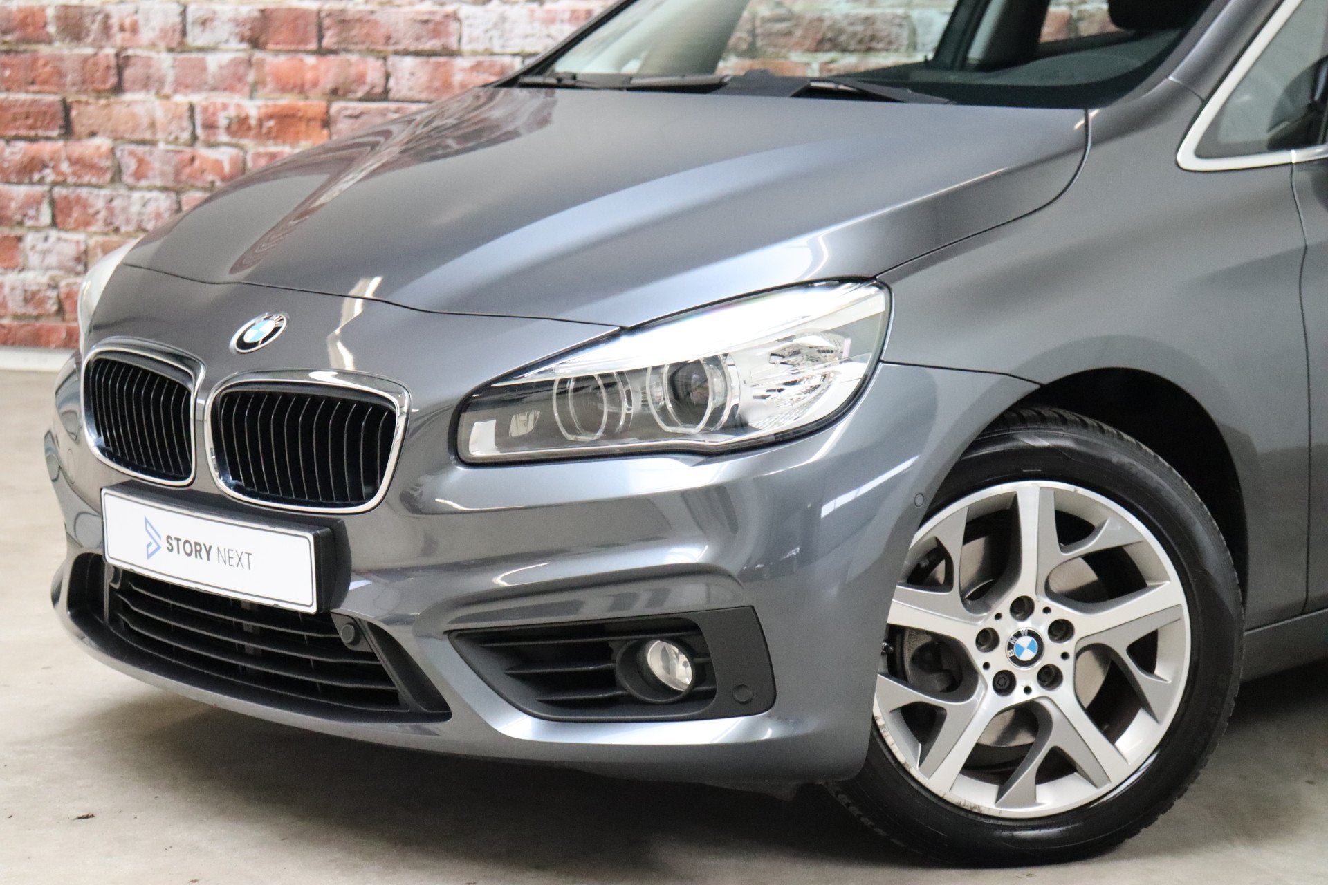 BMW 2 Serie Active Tourer 218i Executive Automaat / Trekhaak, Auto's, Dealer onderhouden, Gebruikt, Euro 6, Origineel Nederlands