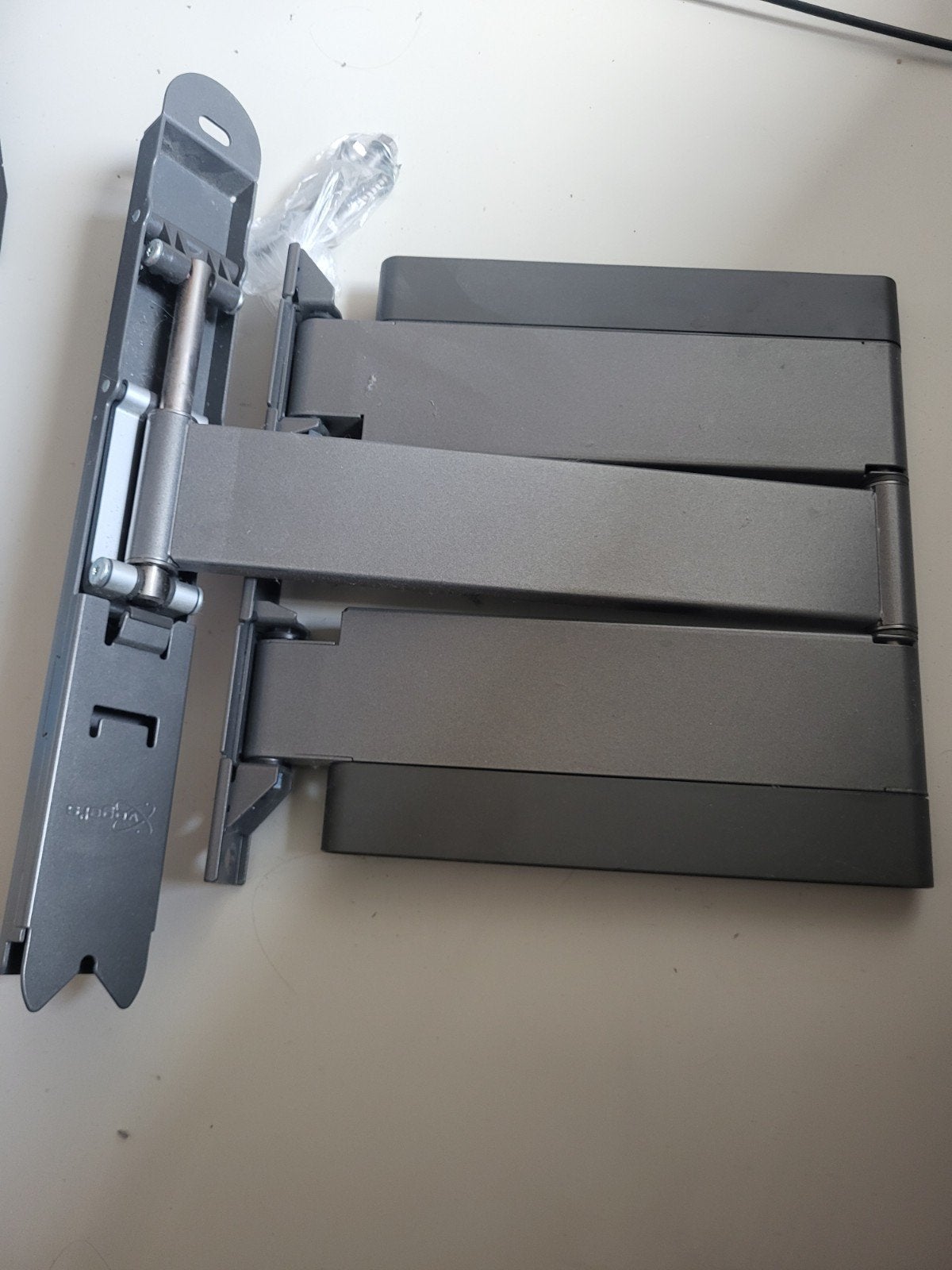 Vogels Thin TV Beugel - Zwenkbaar en Kantelbaar, Ophalen, Gebruikt