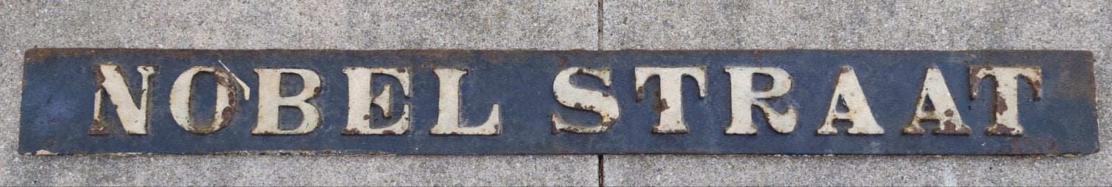 Oud en zwaar massief straatnaambord 'Nobel Straat', Antiek en Kunst, Ophalen