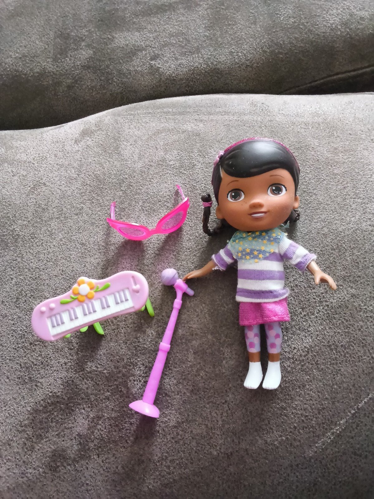 Doc McStuffins/ speelgoeddokter pop met accessoires, Kinderen en Baby's, Ophalen of Verzenden, Gebruikt, Overige typen
