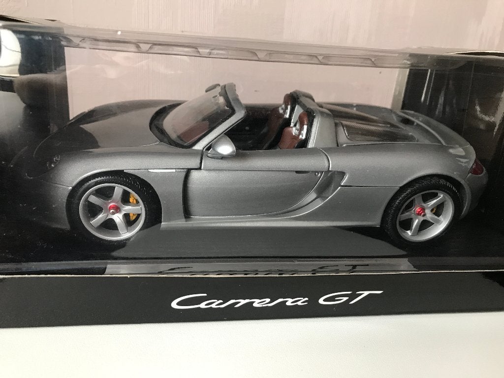 porsche carrera gt 1:18 grijs, Hobby en Vrije tijd, Modelauto's | 1:18, Ophalen of Verzenden, Nieuw, Auto, Overige merken