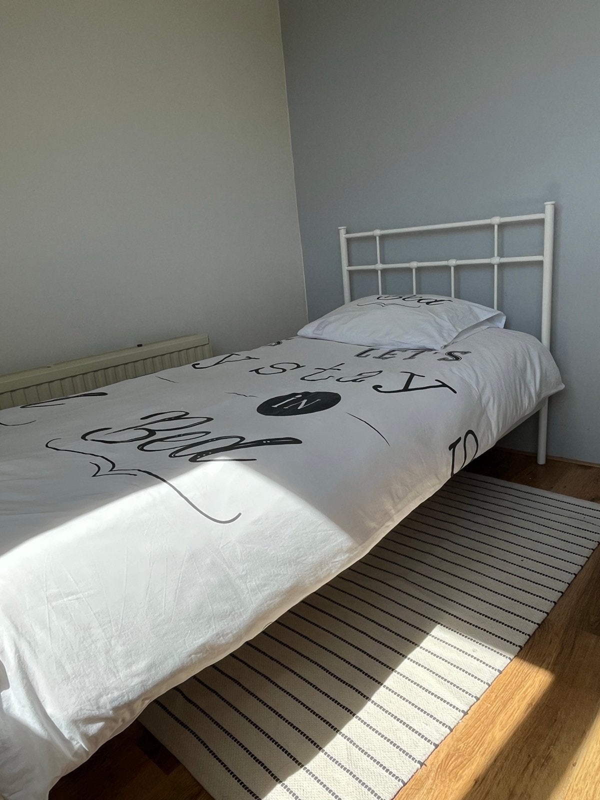 Eenpersoonsbed met matras - Wit metalen frame, Huis en Inrichting, Slaapkamer | Bedden, Ophalen, Gebruikt, 90 cm, Eenpersoons