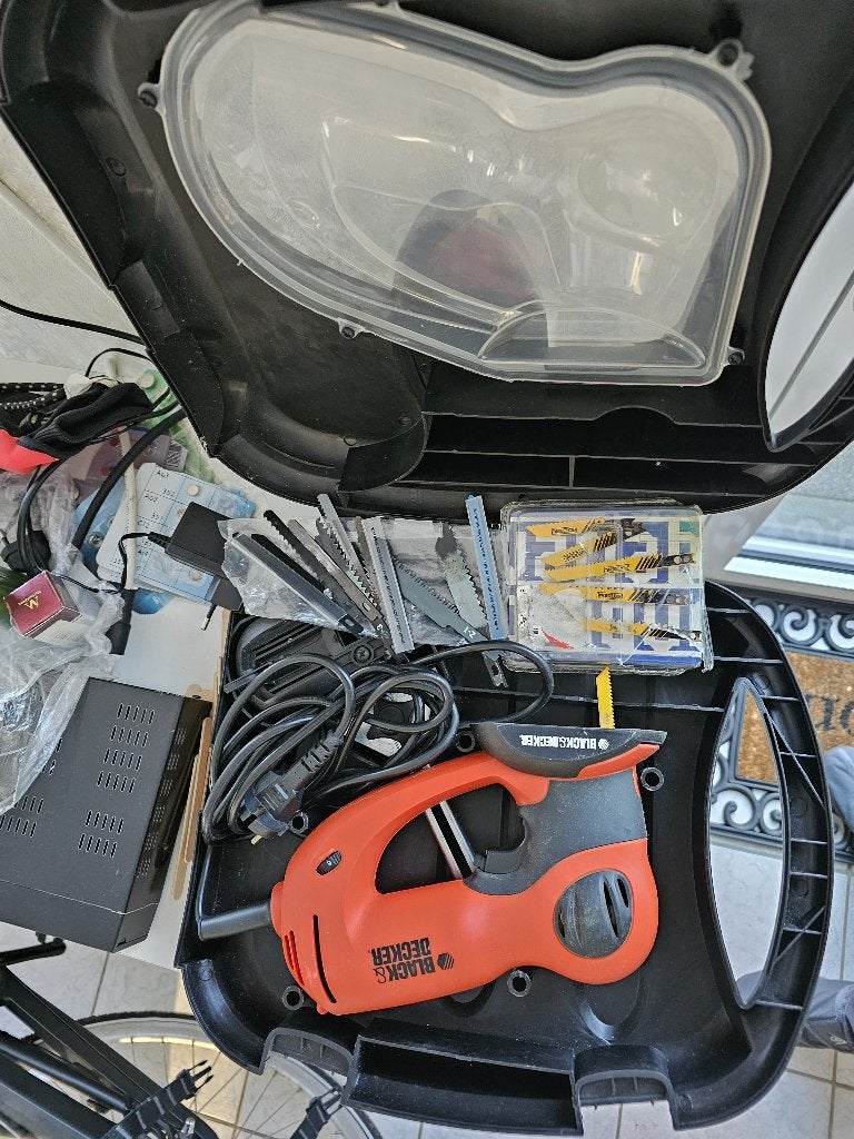 Black & Decker Decoupeerzaag met Koffer en Zaagbladen, Ophalen, Zo goed als nieuw