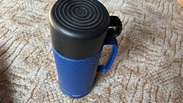 Thermoskan 1 liter en 2 rvs thermosflessen 0,50 liter. 1 The, Ophalen of Verzenden, Gebruikt