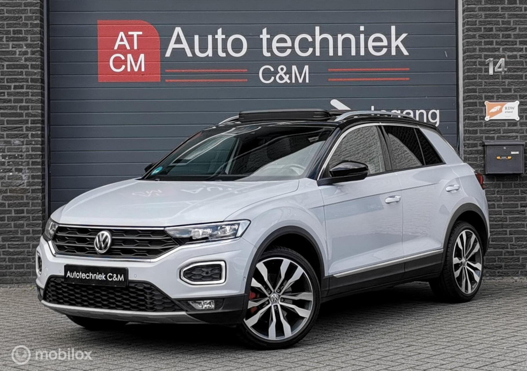 VOLKSWAGEN T-ROC 2.0 TSI 4MOTION SPORT/190PK/DSG/ACC/PANO/DC, Automaat, 15 km/l, Zwart, 1984 cc