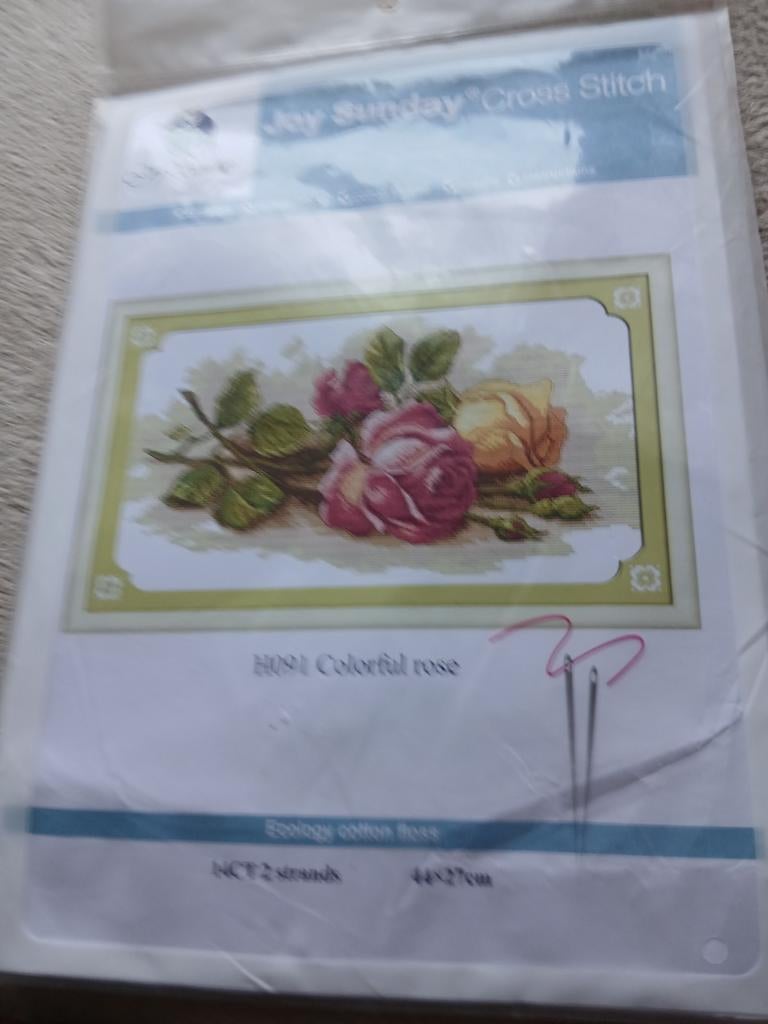 Nieuw borduurpakket met rozen., Ophalen of Verzenden, Nieuw, Borduurpakket