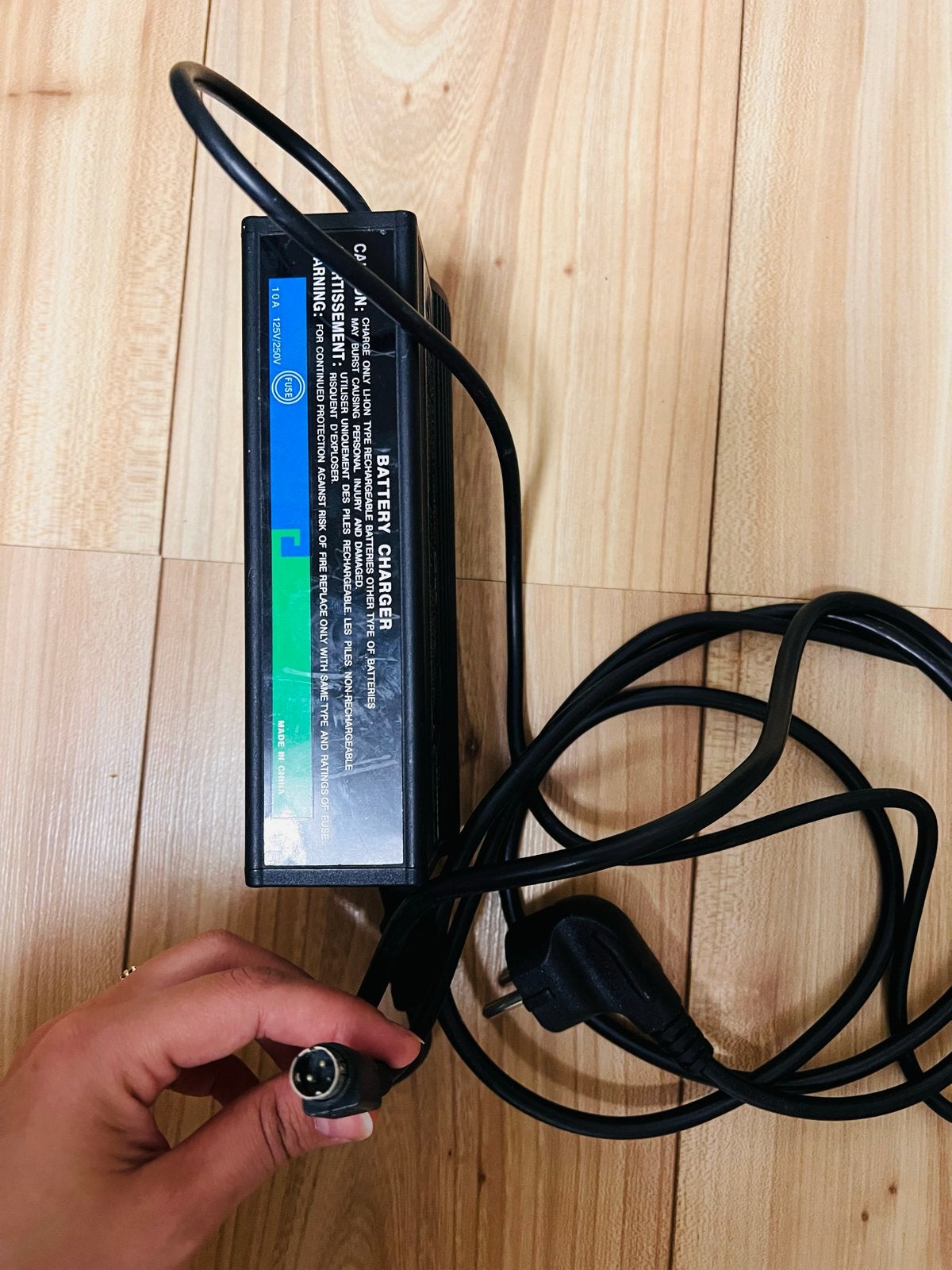 Li-ion Batterijlader 42V 2A voor E-bike/Scooter, Ophalen of Verzenden, Gebruikt