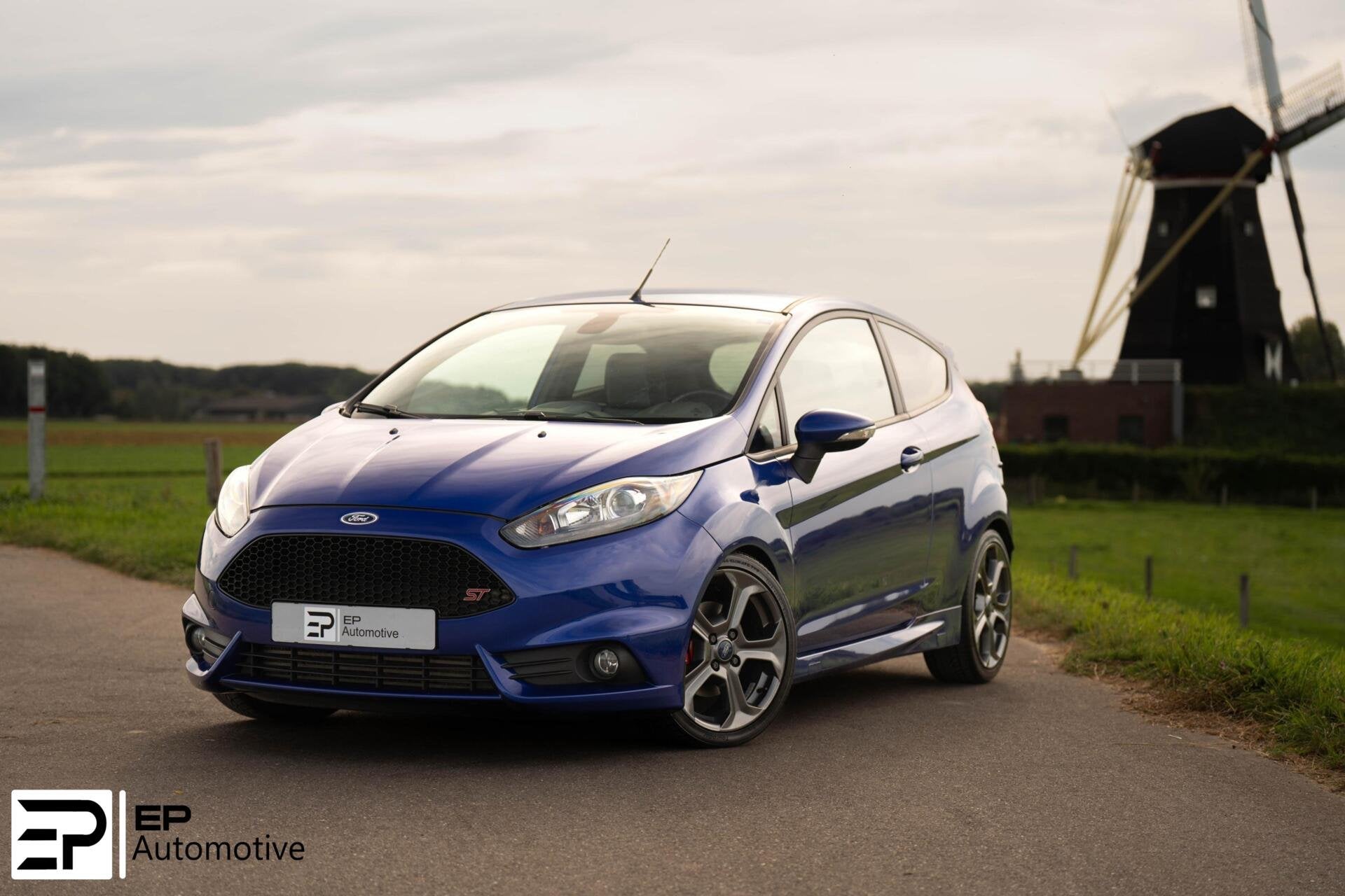 Ford Fiesta 1.6 ST2|H&R|Leder|Stoelverwarming|Camera|Cruise, Voorwielaandrijving, 1596 cc, 1063 kg, Gebruikt