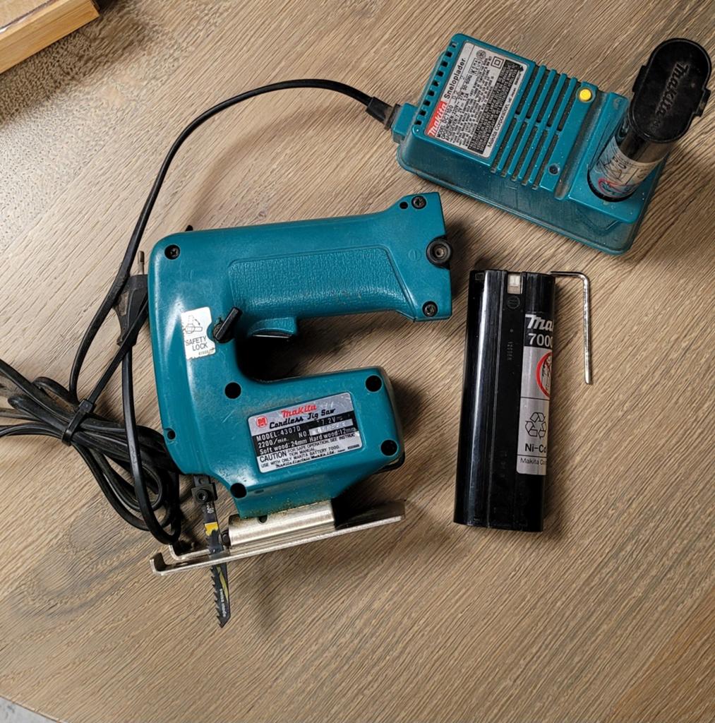 Makita zaagmachine met accu's en lader, Ophalen of Verzenden