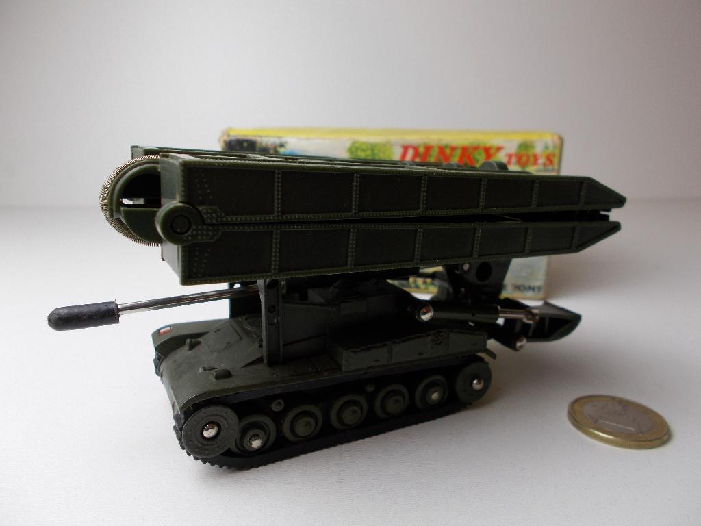 1964 Dinky Toys 883 CHAR AMX POSEUR DE PONT +ORIG. DOOS! (B), Ophalen of Verzenden, Zo goed als nieuw, Bus of Vrachtwagen, Dinky Toys