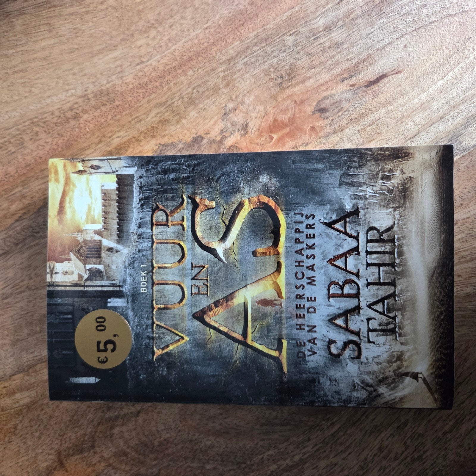 Vuur en As - De Heerschappij van de Maskers (Boek 1), Ophalen of Verzenden, Gelezen, Sabaa Tahir