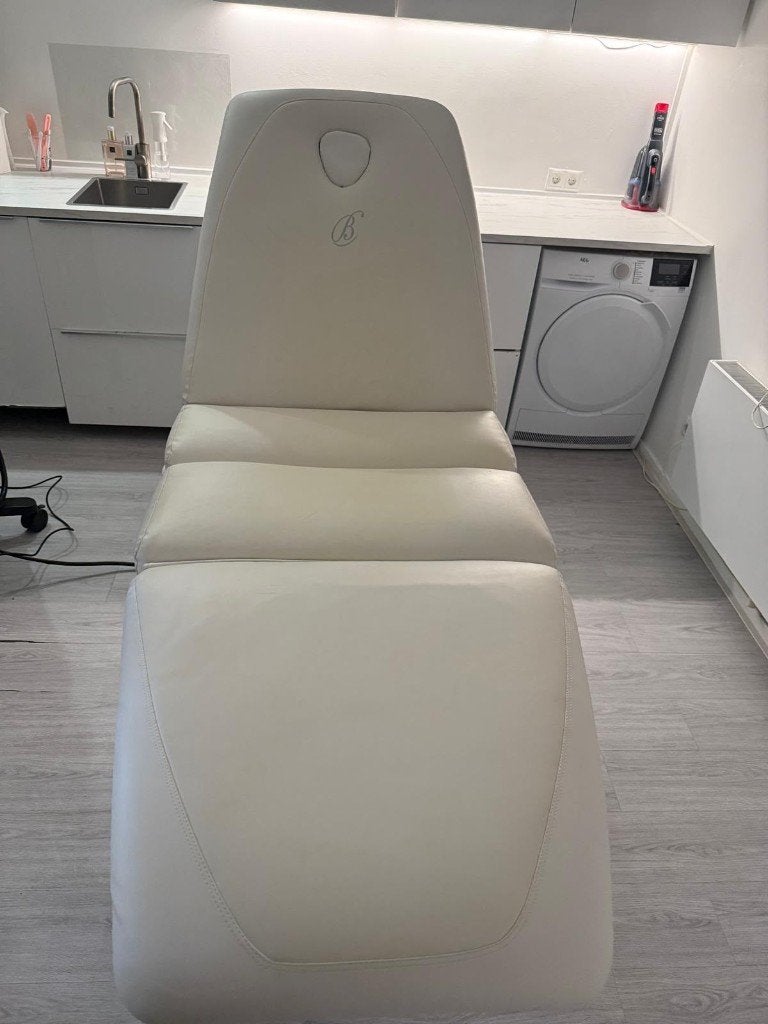 Bellezi behandelstoel, Ophalen, Zo goed als nieuw, Massagetafel