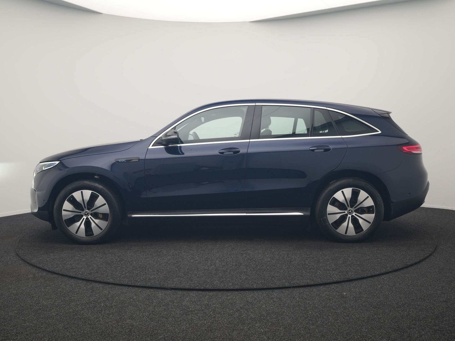 Mercedes-Benz EQC 400 4MATIC 85 kWh Dealer O.H Adaptive Crui, Automaat, Dealer onderhouden, 2395 kg, Blauw