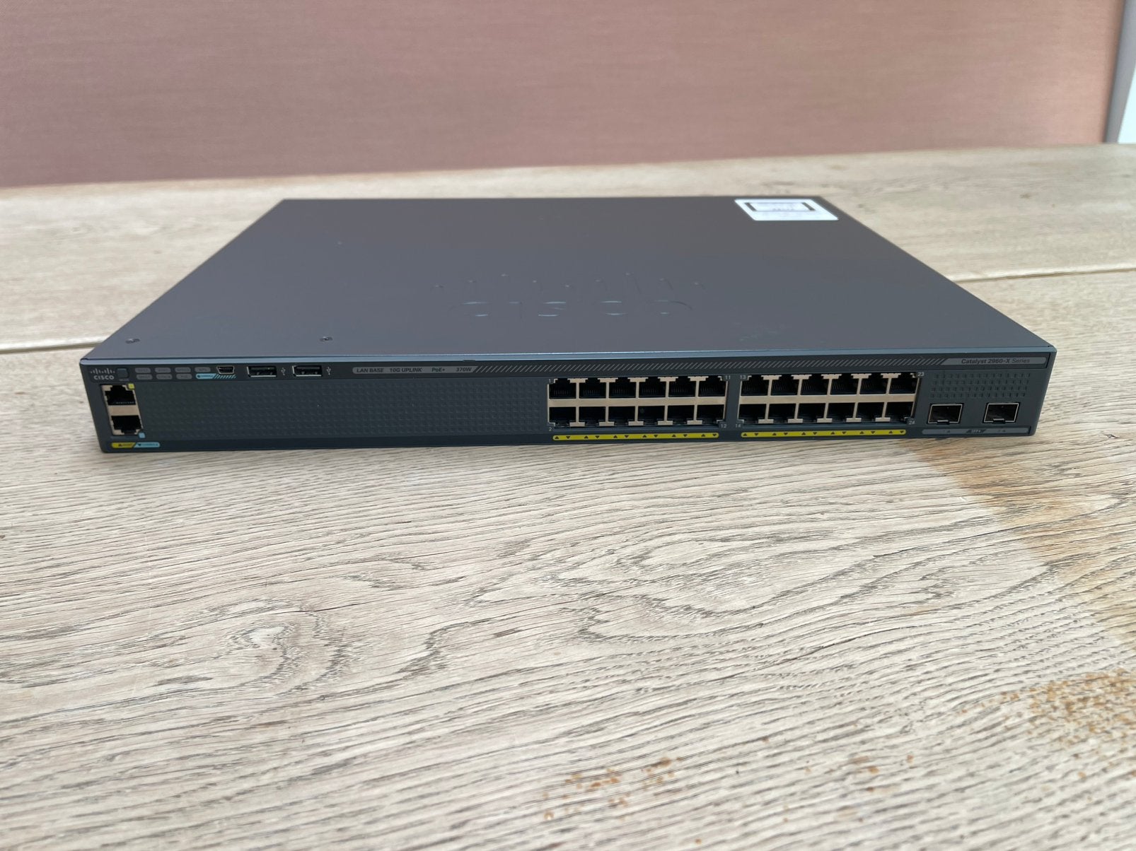 Cisco Catalyst 2960-X 24G PoE+ 2SFP+ Switch, Computers en Software, Netwerk switches, Ophalen of Verzenden, Zo goed als nieuw