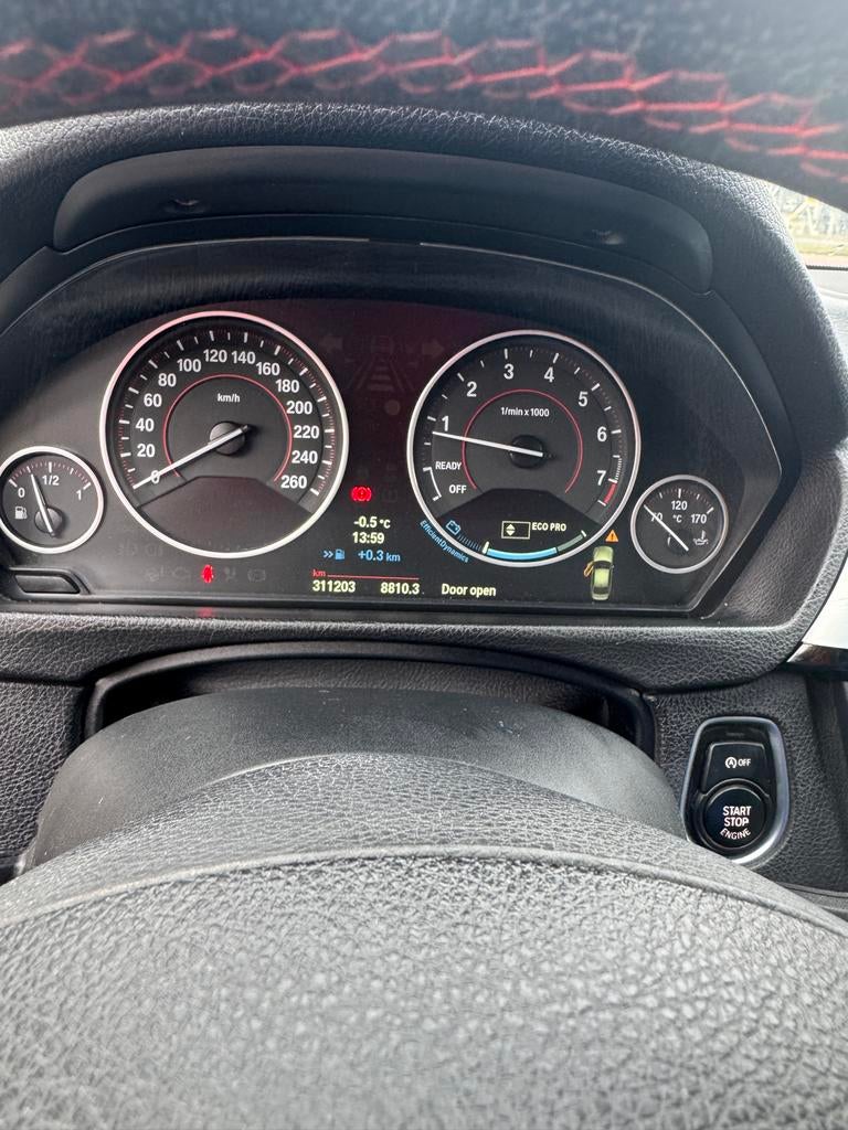 BMW 3-Serie 1.6 320I 125KW EDE 2013 Grijs, Auto's, Achterwielaandrijving, 4 cilinders, 75 €/maand, Handgeschakeld